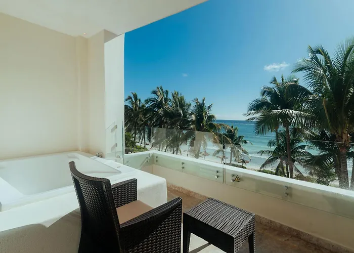 Resort Bay & Akumal